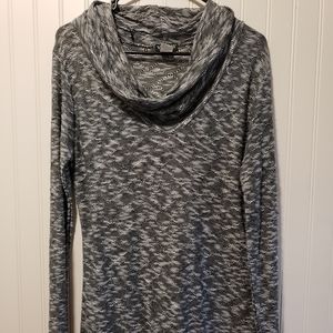 Light weight long-sleeved shirt
